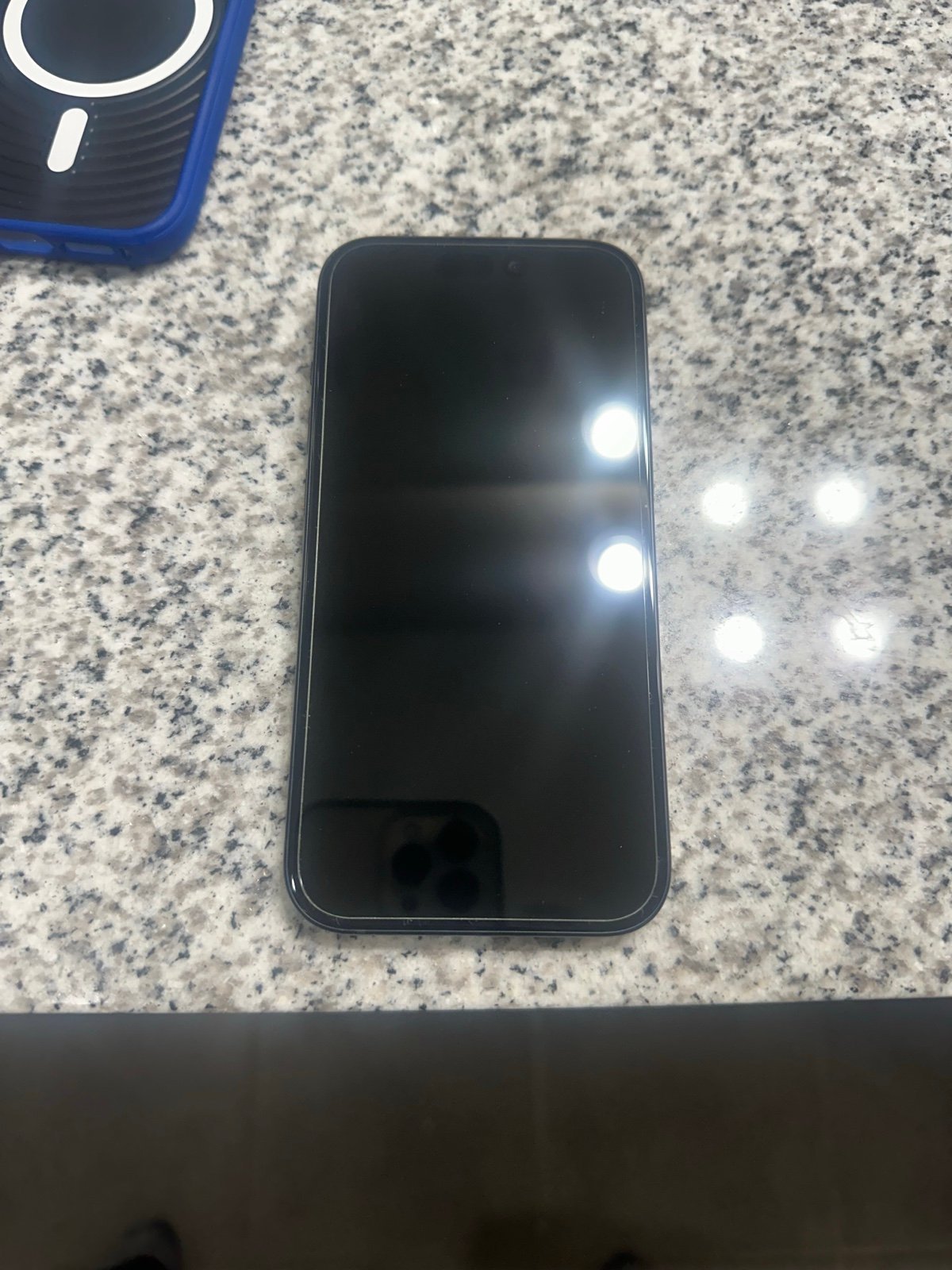 iphone 15 8Q37