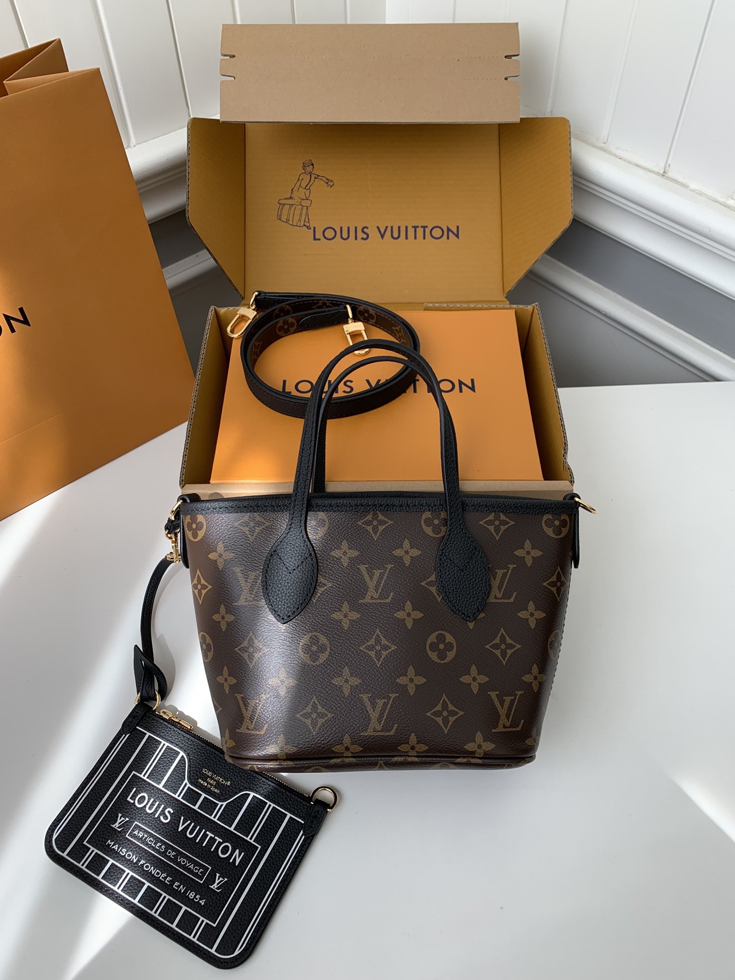 LV's new NEVERFULL BANDOULIÈRE INSIDE OUT BB Shopping Bag M12099 Size: 16.5*11*26.5cm