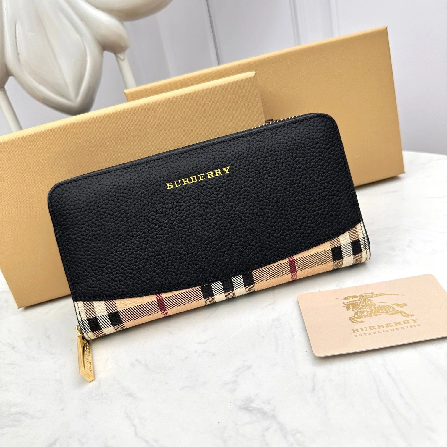 【Burberry】Popular Bifold Wallet (Compact) - Free Shipping & Tax Included