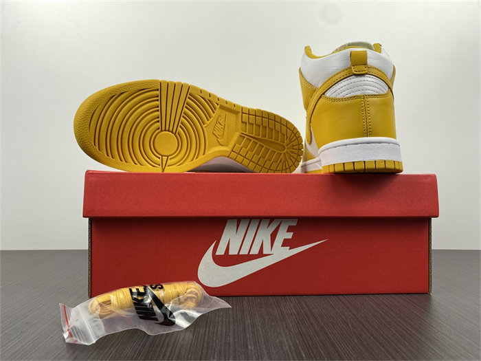 NK Dunk High Dark Sulfur DD1869-106