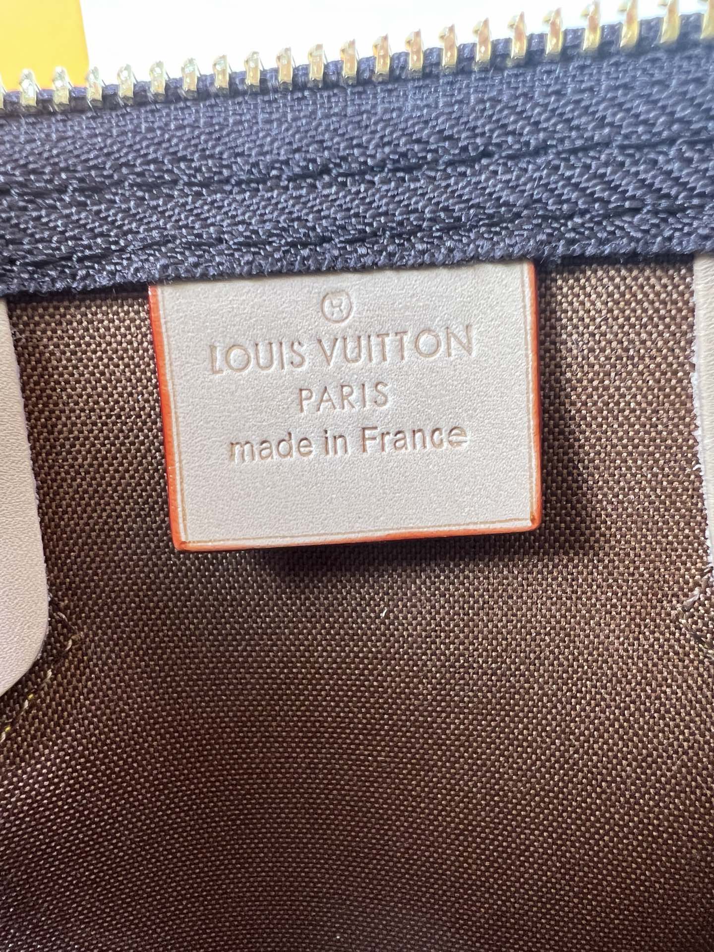 Woman’s handbag with Adjustable strap 7.9″x5.1″x4.3″ BB-9180001000584
