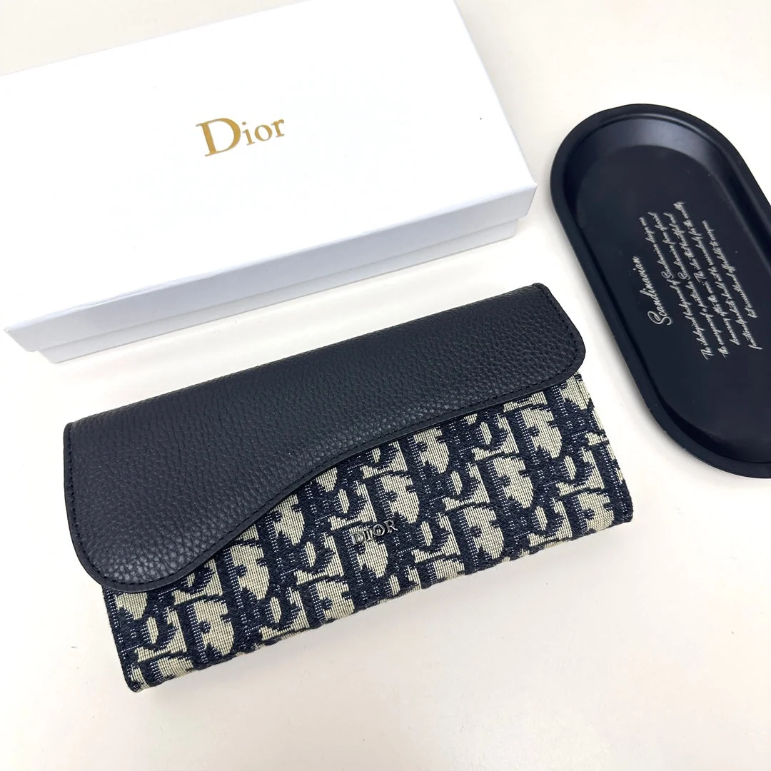 [Dior] Spring/Summer 2025 New Arrival: A trendy piece.