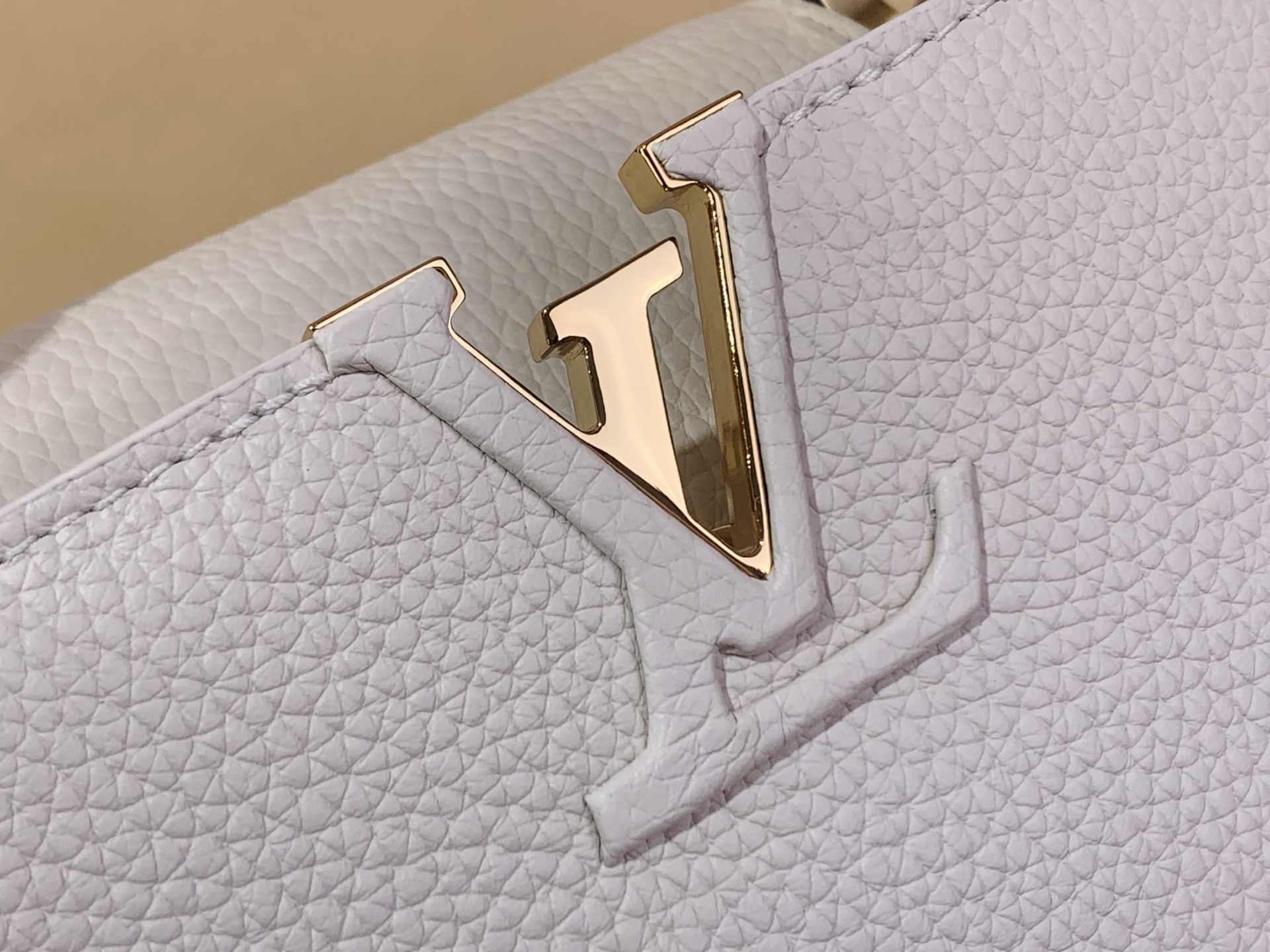 LOUIS VUITTON M26345 Capucines East-West Mini