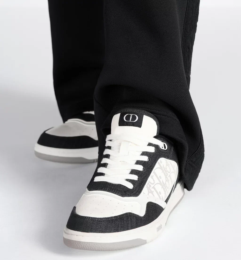 DR B27 Uptown Low-Top Sneaker