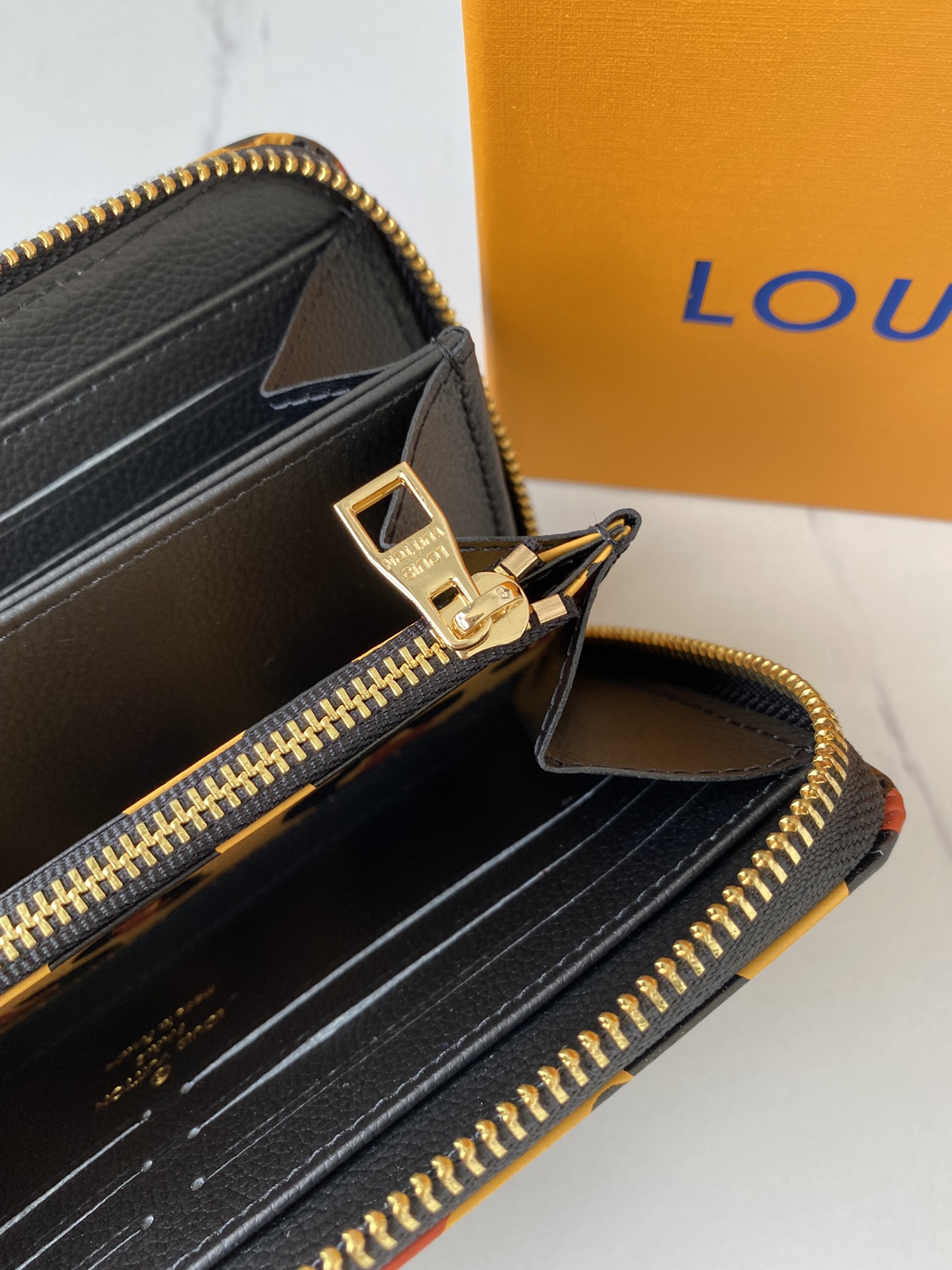 Long wallet 7.7″x3.9″x1.0″ BB-918000388