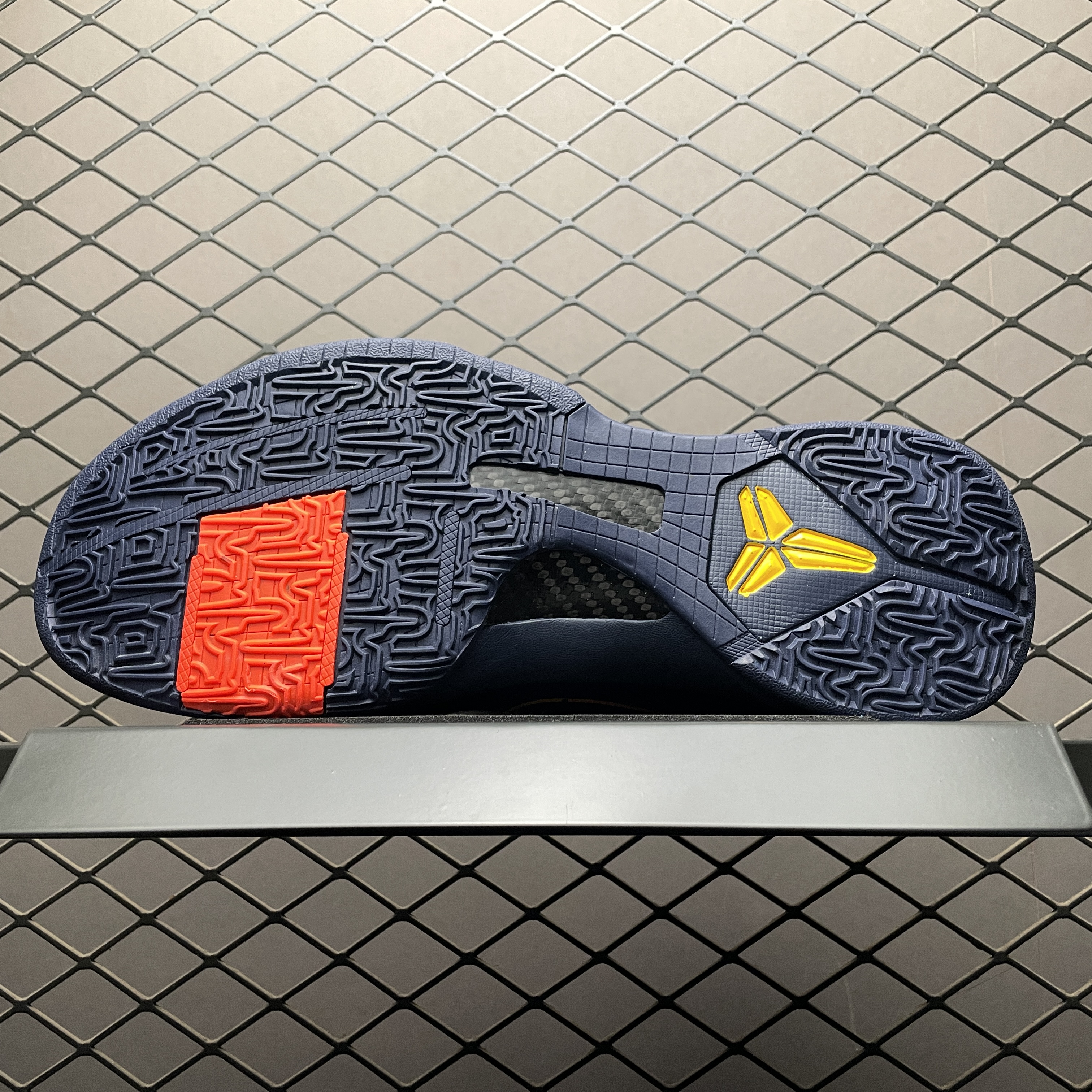 NK Kobe 5 IM3207-400