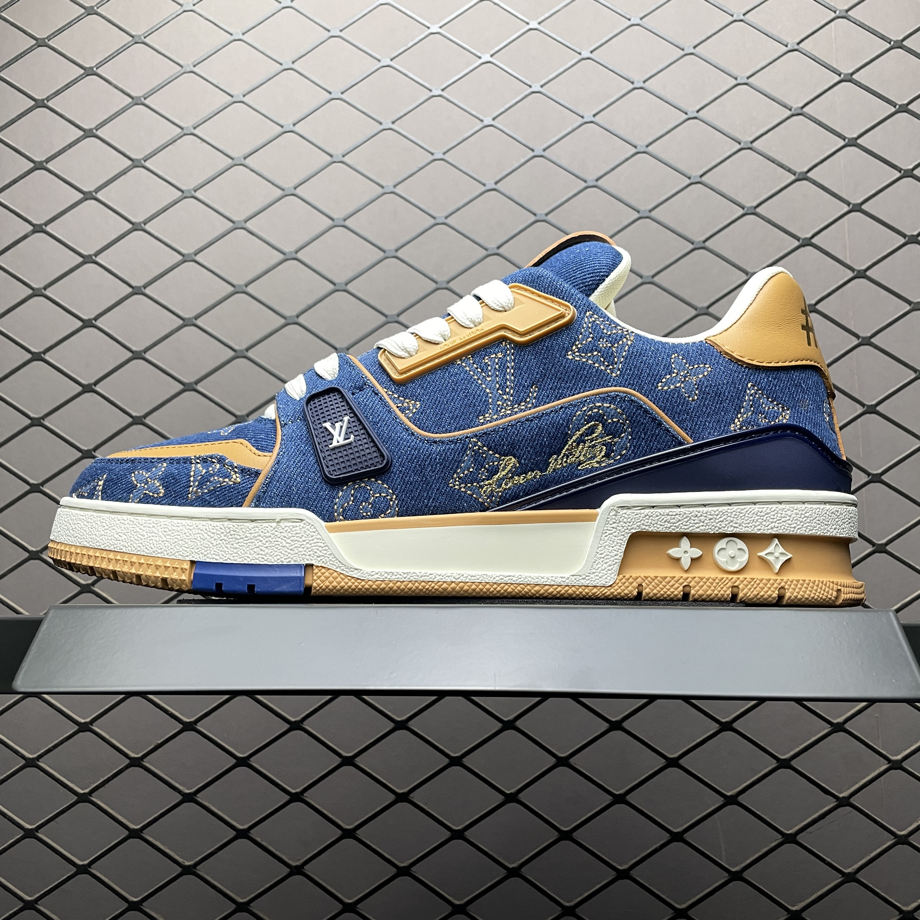 LV TRAINER Sneakers