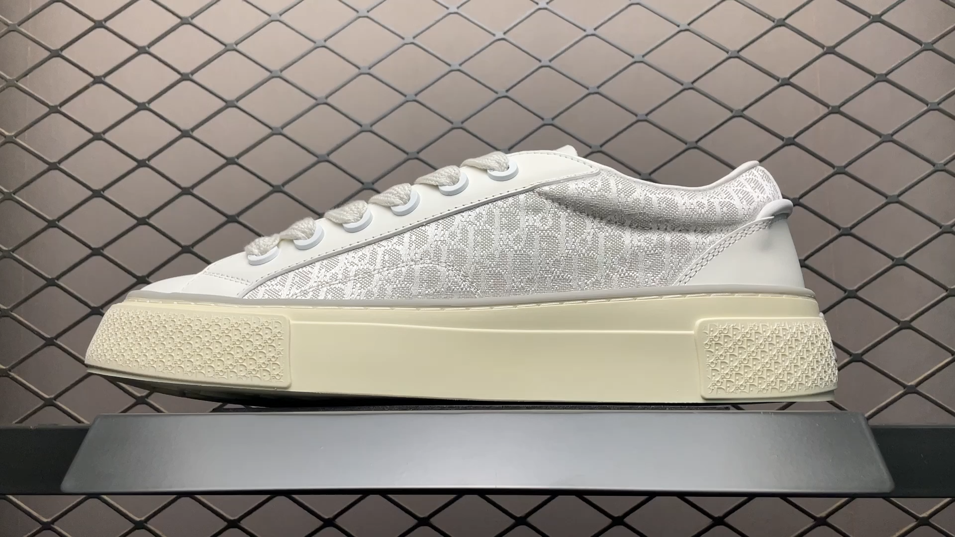 DR x DT B33 Sneaker