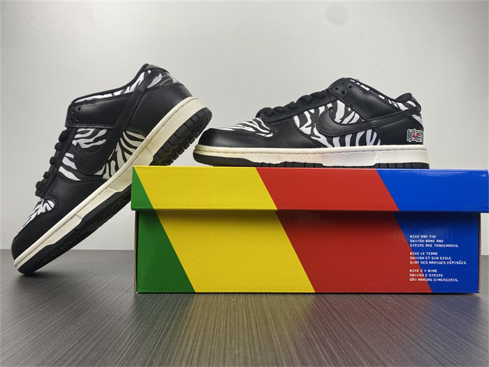 NK SB Dunk Low OG QS Quartersnacks Zebra DM3510-001