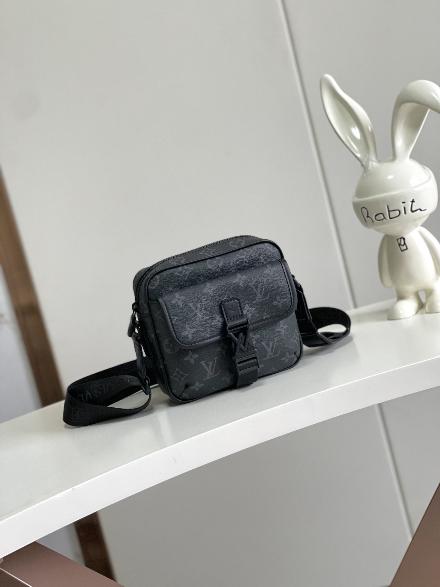 LV Getaway Messenger Bags M12518 17x7.8x18cm