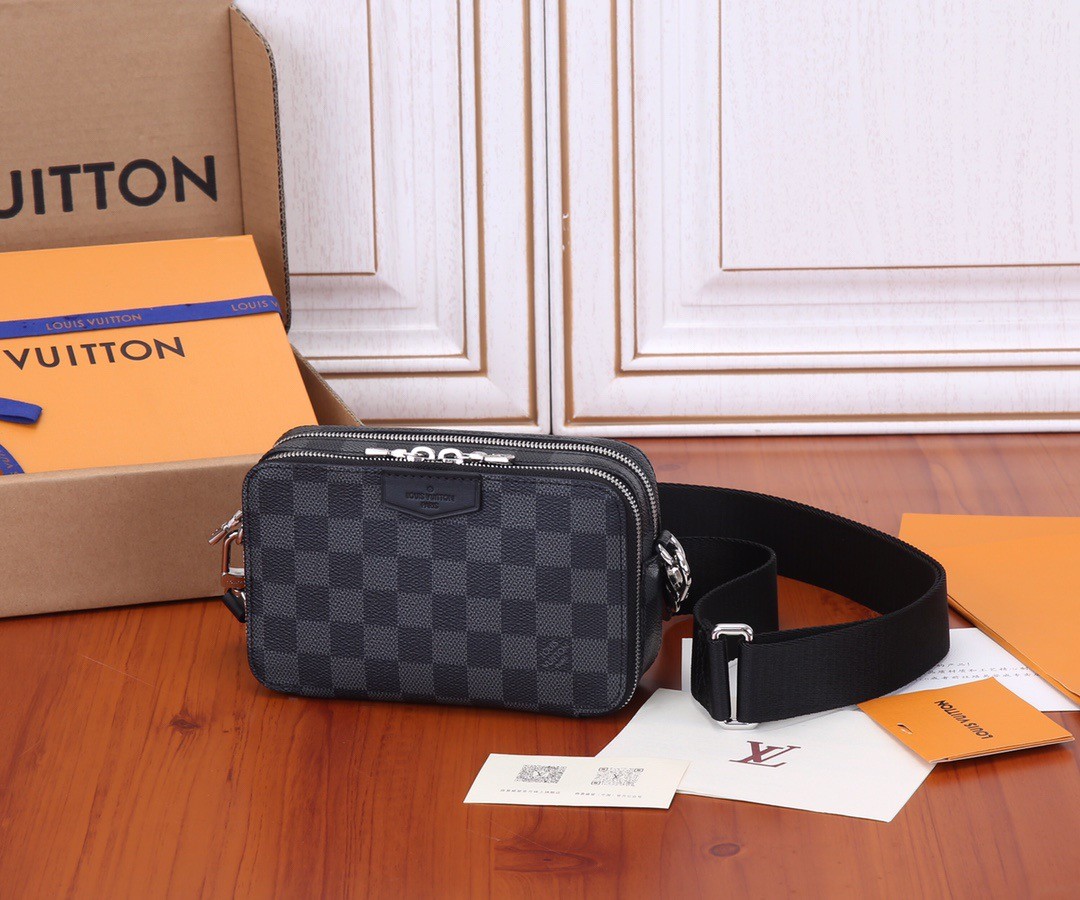 LV ALPHA WEARABLE 18.5*11*6.5