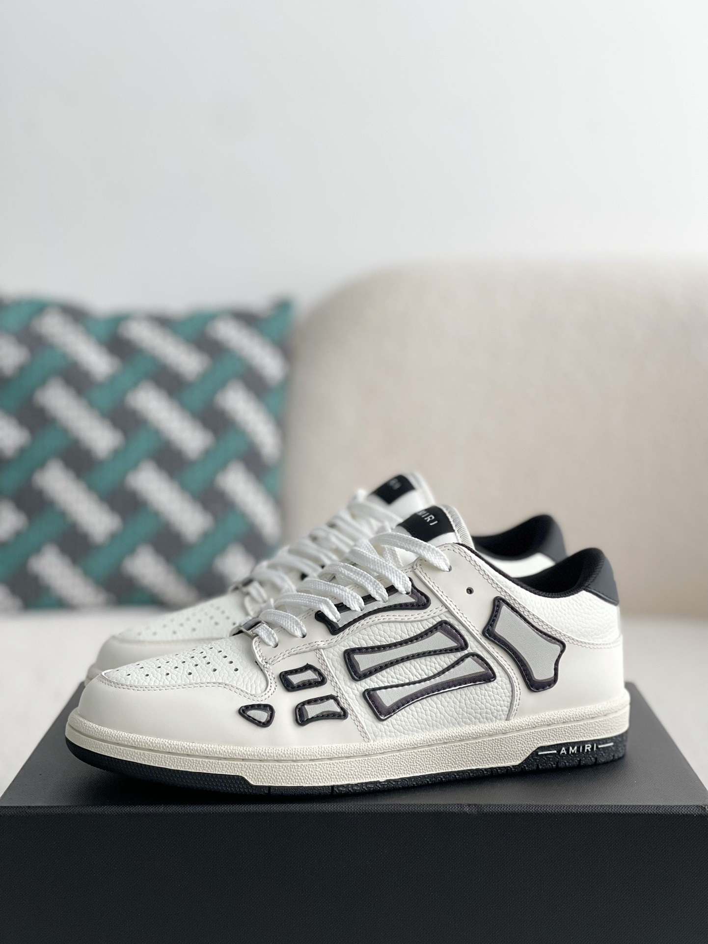 AMRI Bone Sneakers