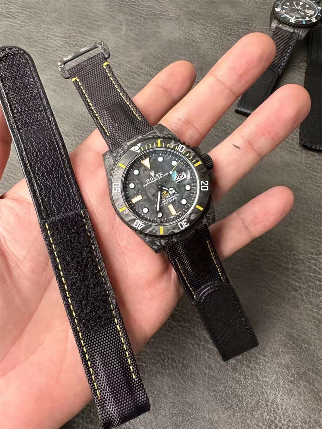 DiW Carbon Yellow Submariner – VSF 40mm Forged Carbon (VS3135)
