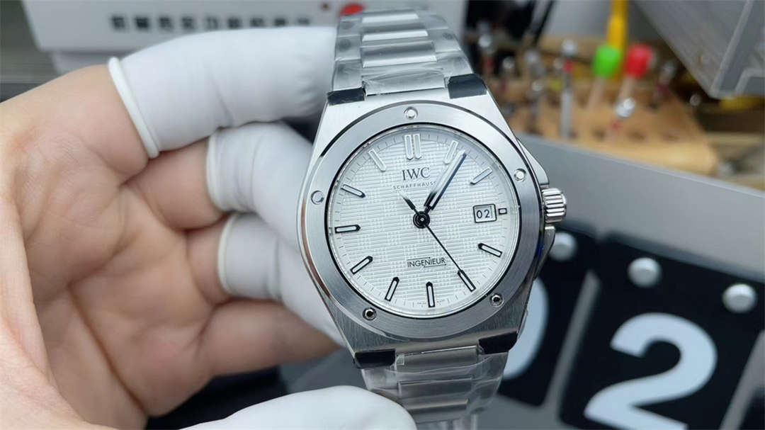 IWC Ingenieur Replica Watch – Premium 1:1 Reproduction with Modern Engineering Design