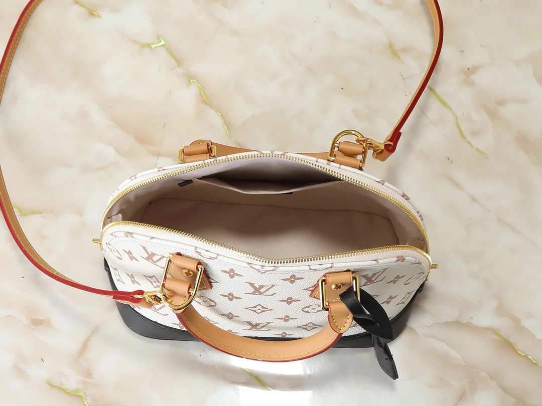 Genuine leather mini:7.1″x4.7″x3.1″ Small:9.8″x7.5″x4.7″ Big:12.6″x9.4″x6.3″ Woman’s Handbag BB-921968