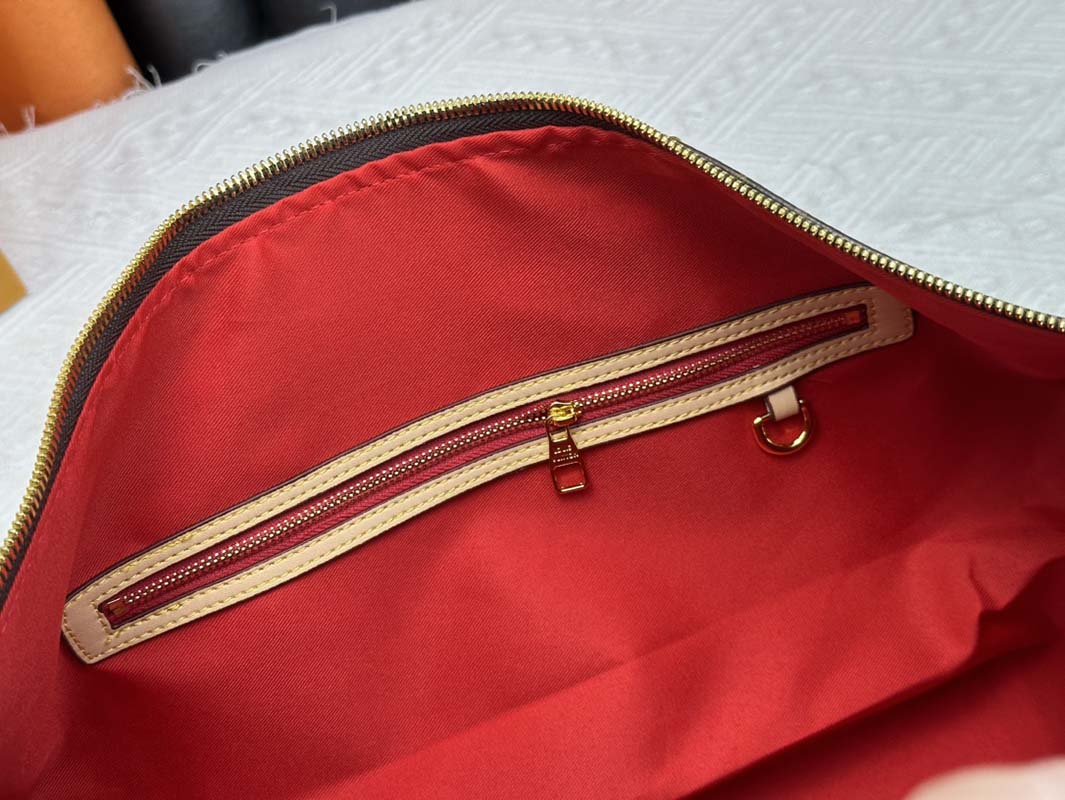 New 17.7″x10.6″x7.9″ Flowers Leather Red Lining Handbag with Adjustable strap BB-928092