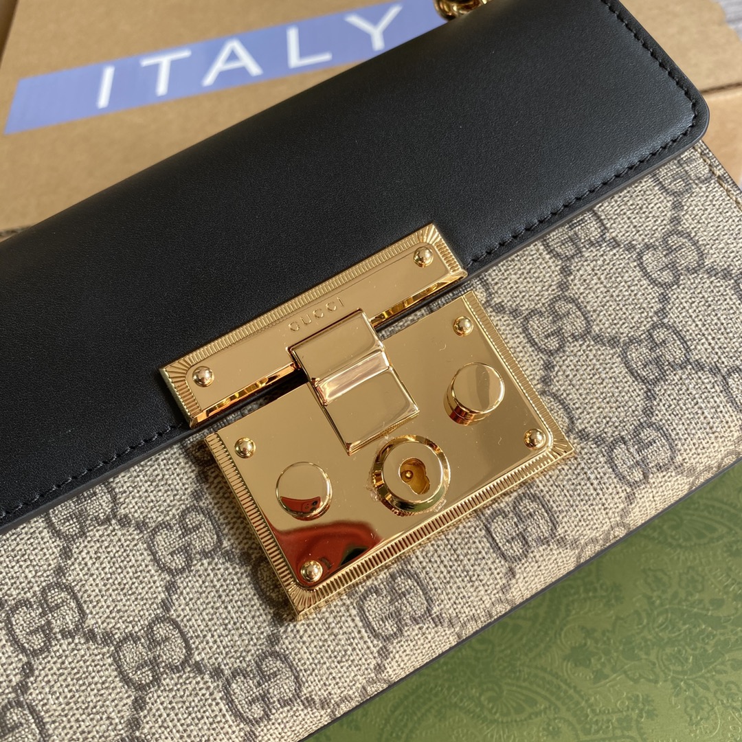 Woman’s Handbag with bag charm 7.9″x5.1″x3.1″ BB-9190006
