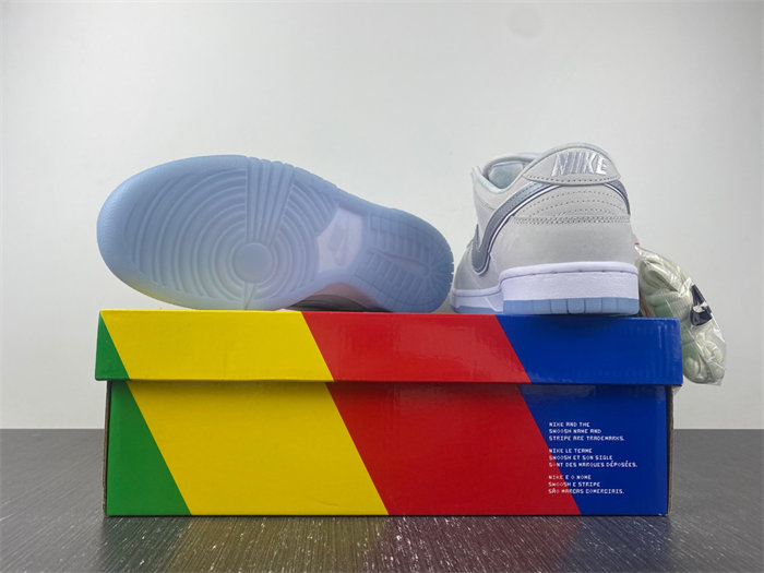 NK SB Dunk Low White Lobster FD8776-100