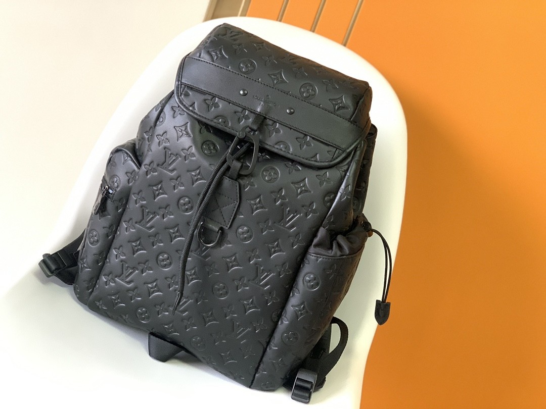 LV Discovery Backpack M43680 Size：35x54.5x19cm