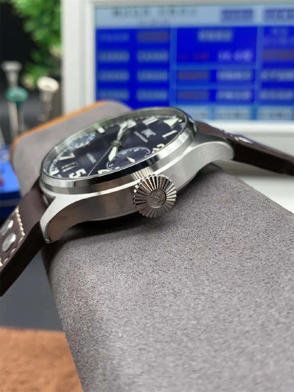 IWC Pilot Watch IW500908 Replica by ZF Factory – Premium Big Pilot 46mm Blue Dial Edition