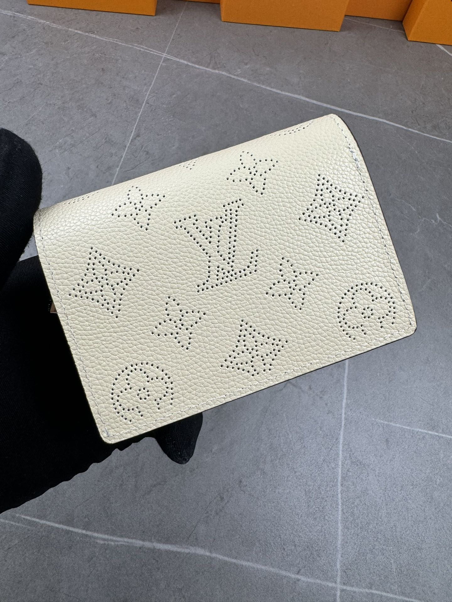 [Louis Vuitton] Popular Cléa series short wallet, made of soft cowhide leather.