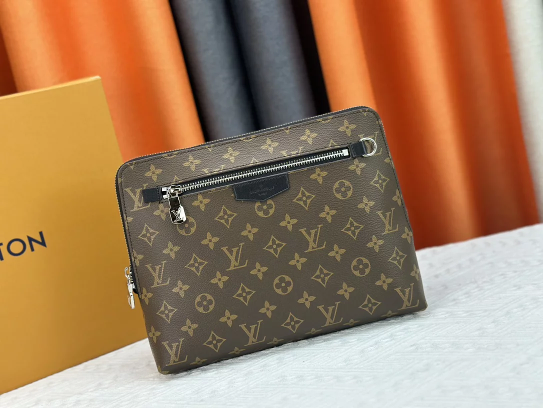 Genuine leather 3Colors Size 8.3″x10.6″x2.0″ Clutch bag BB-921972