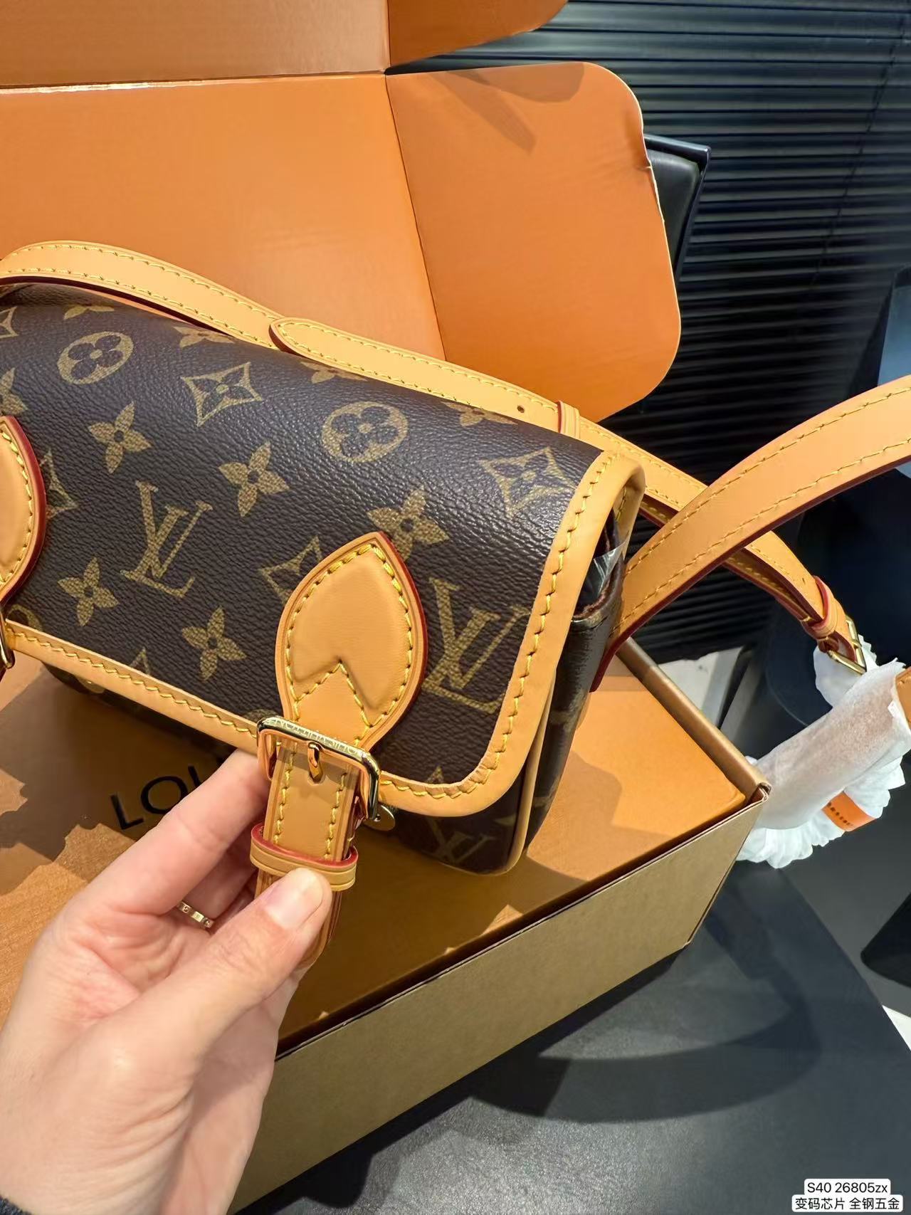 LV SATCHEL M26805 15*6*19.5CM