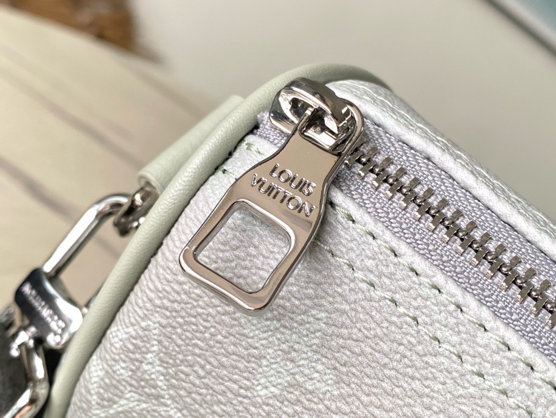 LV M11591 26ss Keepal Bandouliere 25*15*11cm