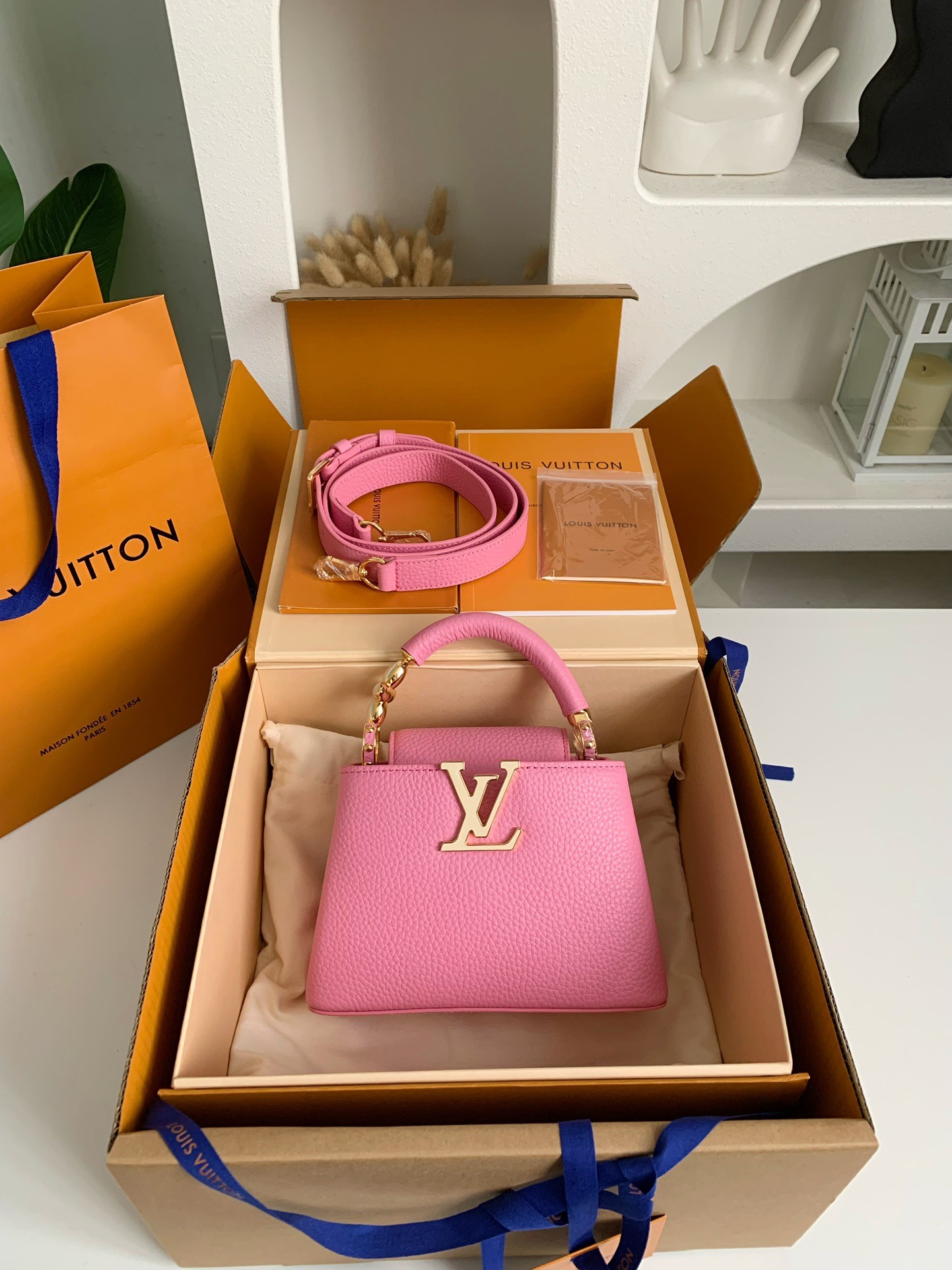 LV Capucines BB Handbags Size：21*14*8cm