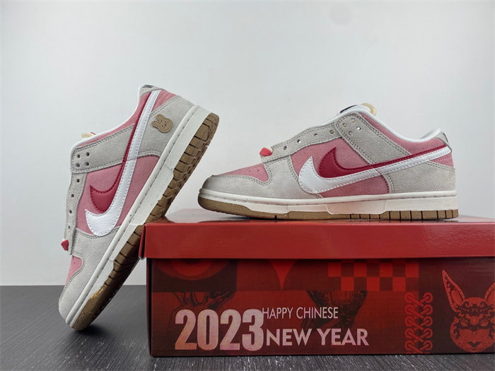 NK Dunk Low SE DO9457-110