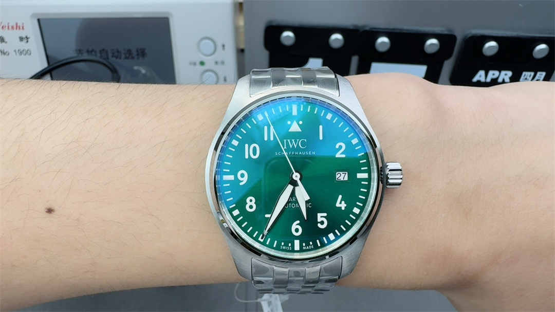 V7 IWC Mark XX Green Dial – Premium Replica Pilot Watch with High-Grade Craftsmanship