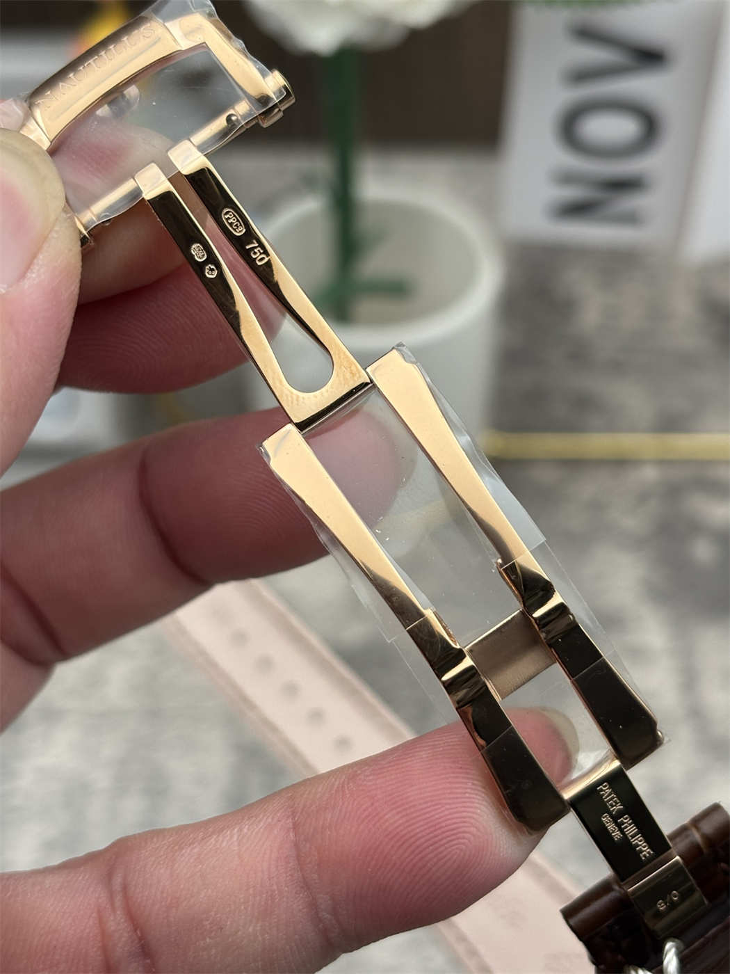 Patek Philippe Nautilus 5712 Replica – 5712GR-001 Rose Gold Moonphase Watch