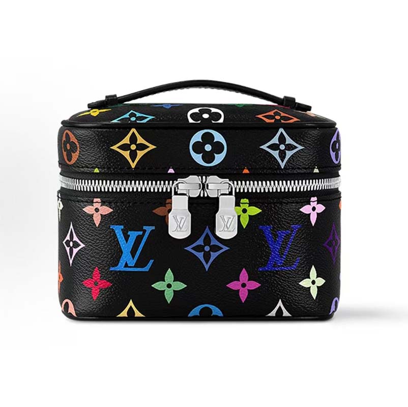 New Big: 7.9″x5.3″x4.7″ Small: 5.5″x4.0″x3.3″ Leather makeup bag With chains BB-928087
