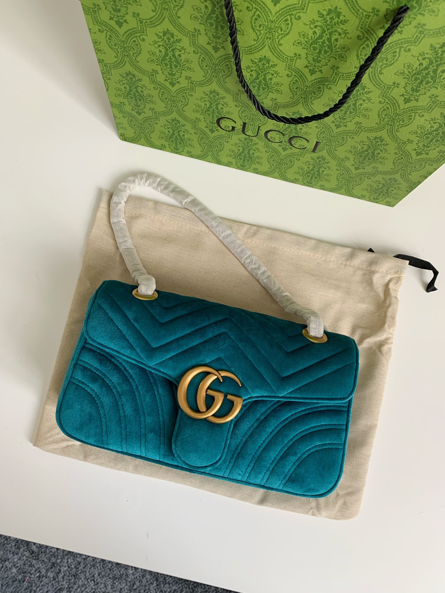 GUC Marmont Series of Cashmere cross-body bag Size：26*15*7cm