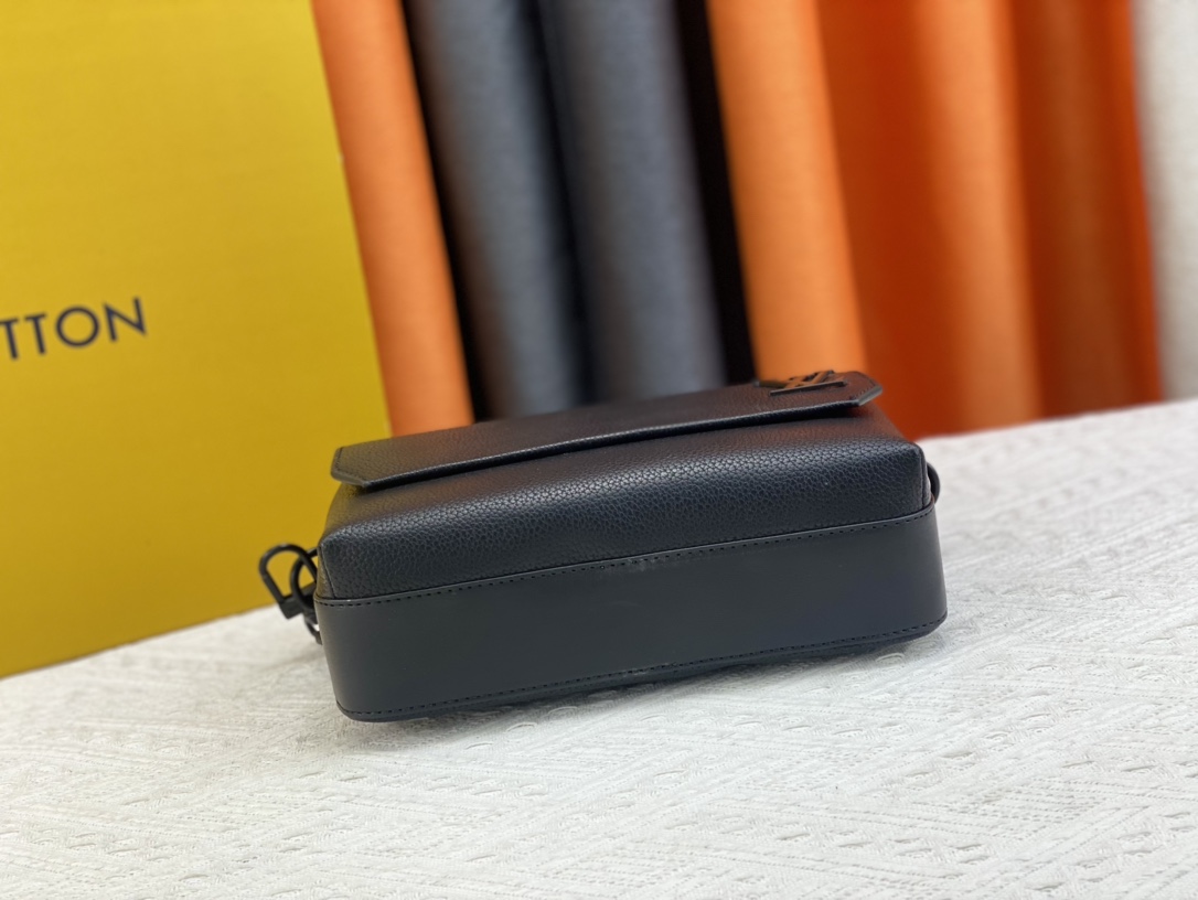 Woman’s Handbag 9.3″x7.1″x2.8″ BB-9180001000117