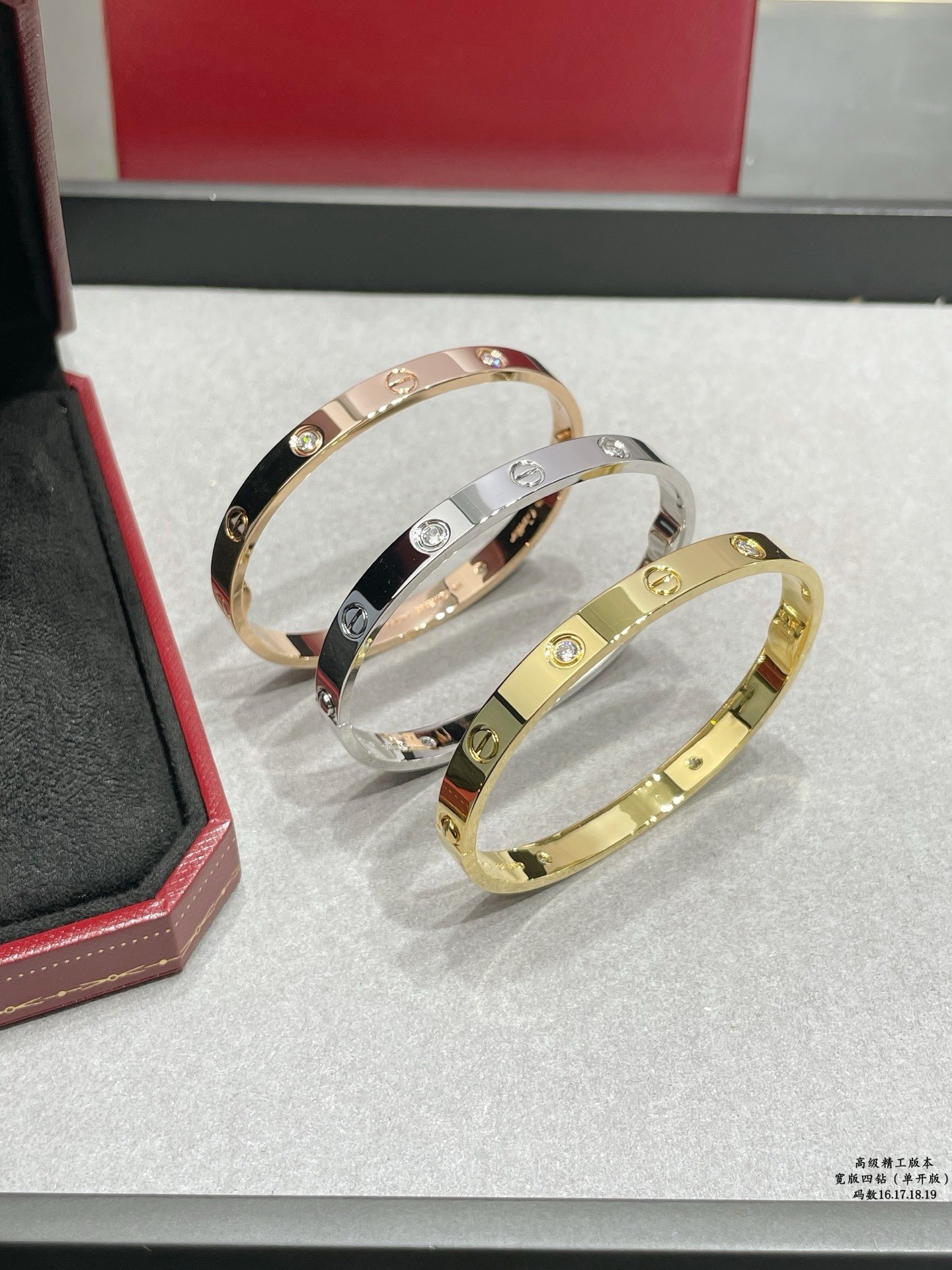 Carti LOVE Bracelets 4 Diamonds（Multiple colors）