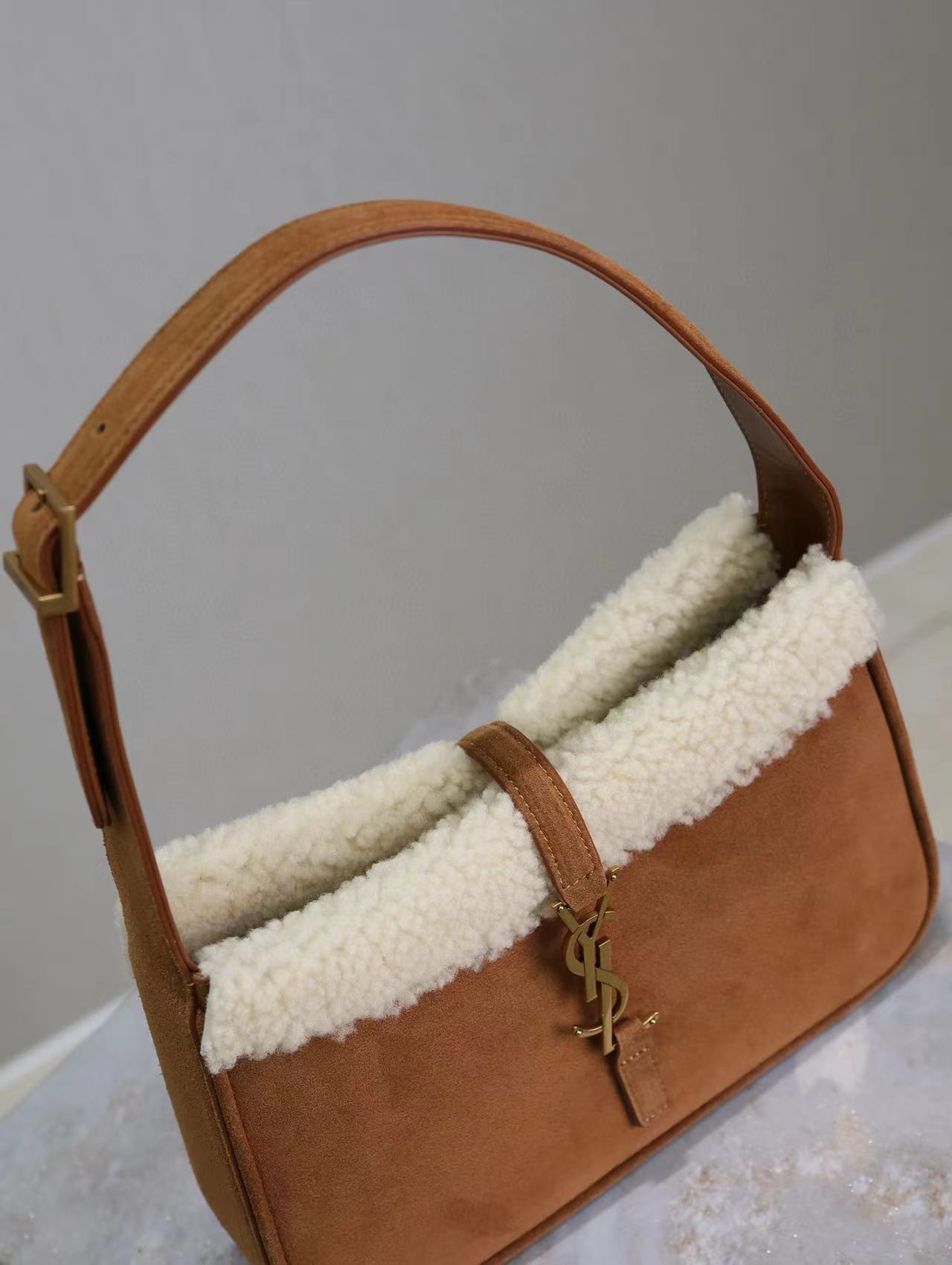 Fashion 9.8″x5.5″x2.4″ Adjustable Strap Cashmere Handbag BB-921171