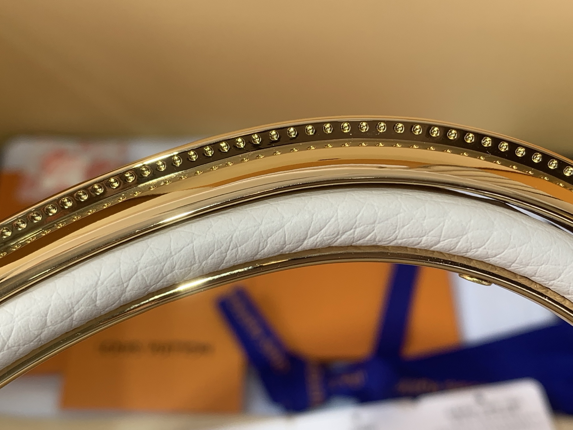 LOUIS VUITTON M26345 Capucines East-West Mini