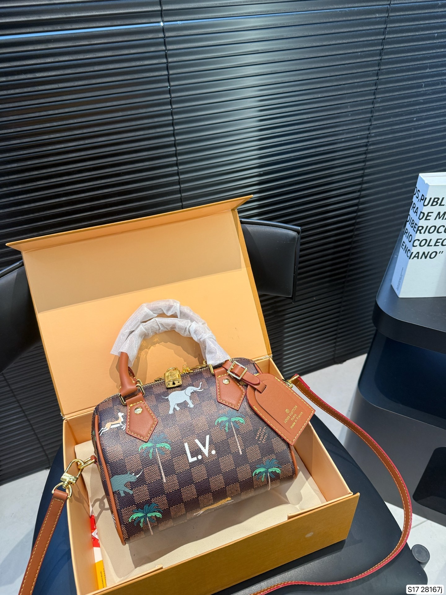 LV Handbag 20cm