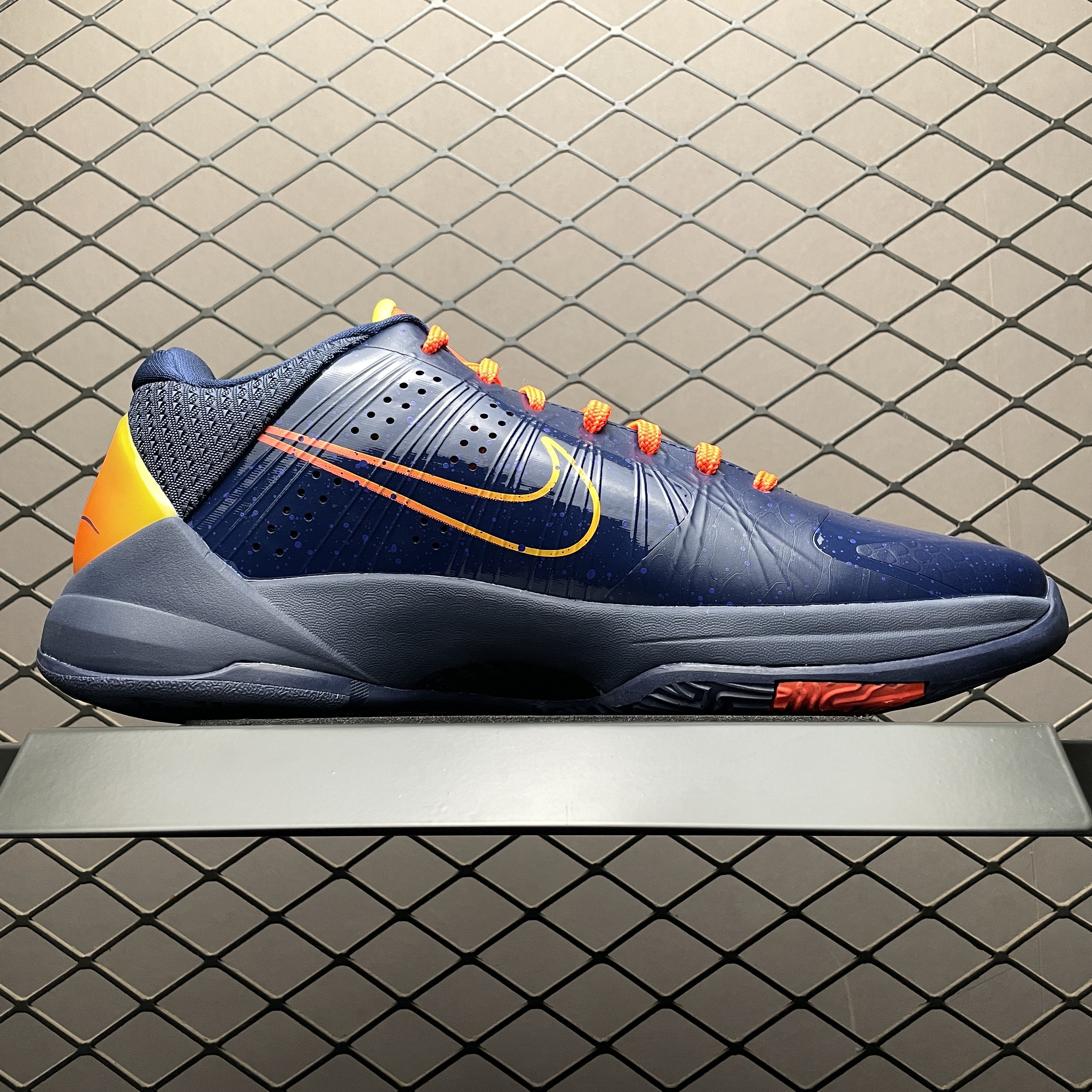 NK Kobe 5 IM3207-400