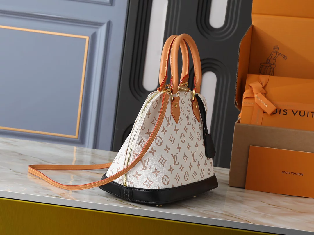 Genuine leather mini:7.1″x4.7″x3.1″ Small:9.8″x7.5″x4.7″ Big:12.6″x9.4″x6.3″ Woman’s Handbag BB-921968