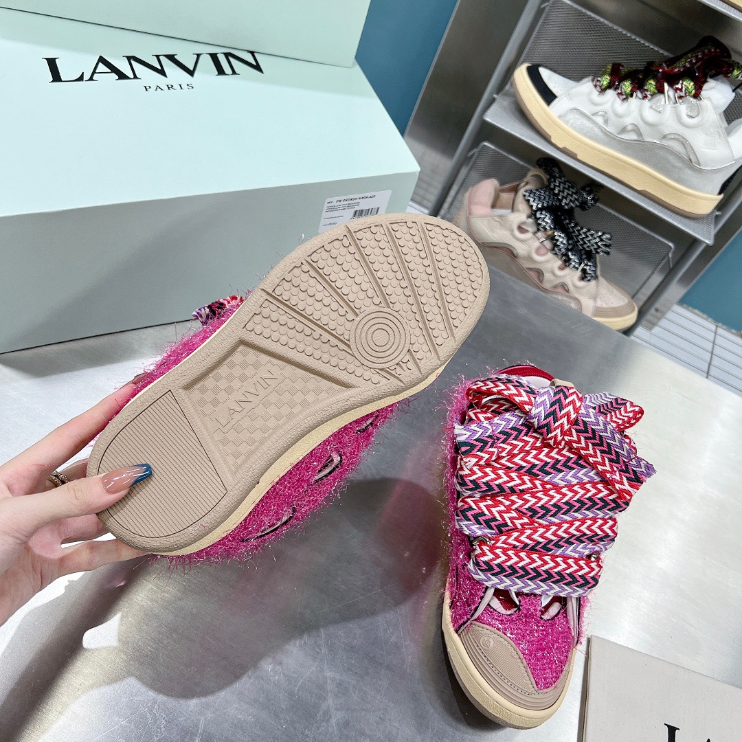 LAN Leather Curb 1