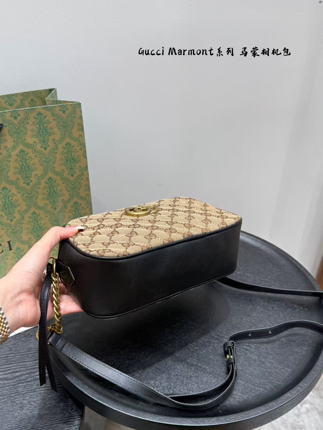 Brown Woman’s handbag with chains strap BB-9211000