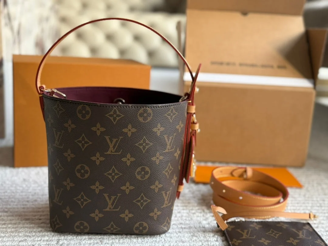 【Louis Vuitton】★Water Bucket Bag｜Classic design, easy to wear as a crossbody bag♪ Limited quantity available!