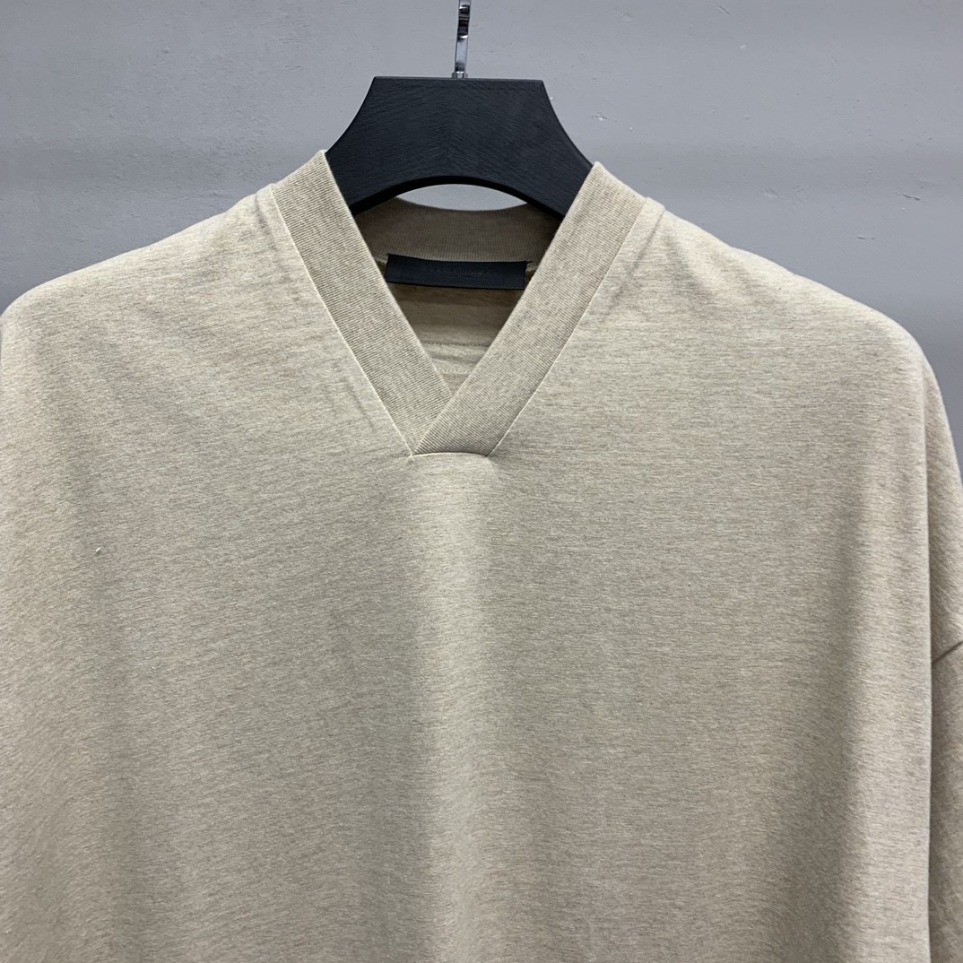 BLCG Cloud Series v-neck T-shirt