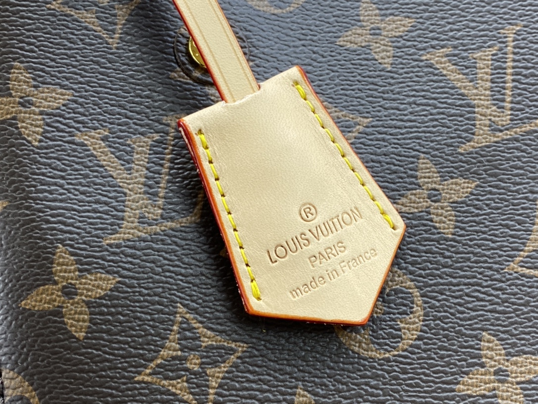 Woman’s handbag with strap 11.4″x7.9″x5.1″ BB-9180001000605