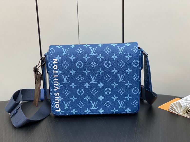 LV  Messenger Bags