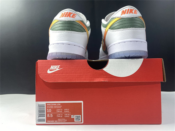 NK Dunk Low SE NY vs. NY DN2489-300
