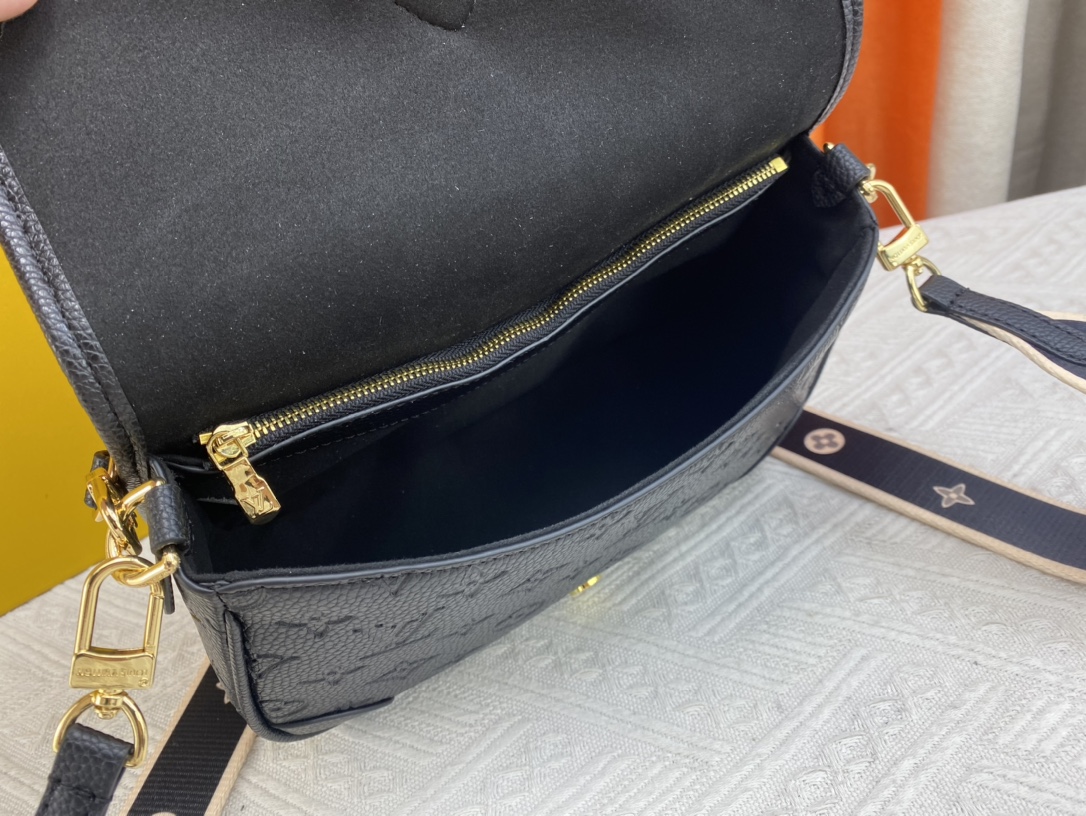 3 colors Woman’s handbag with Adjustable strap9.8″x3.5″x5.9″ BB-9180001000588