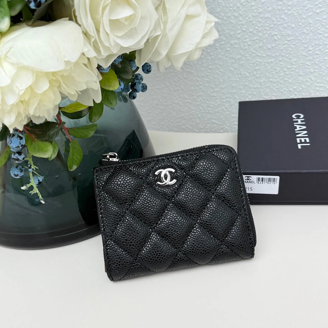 [Chanel] Extremely easy to use! Classic Zip Coin Purse